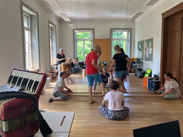 Musikunterricht in der Schule – Singen, Instrumente, Rhythmus und Tanz für Kinder und Jugendliche