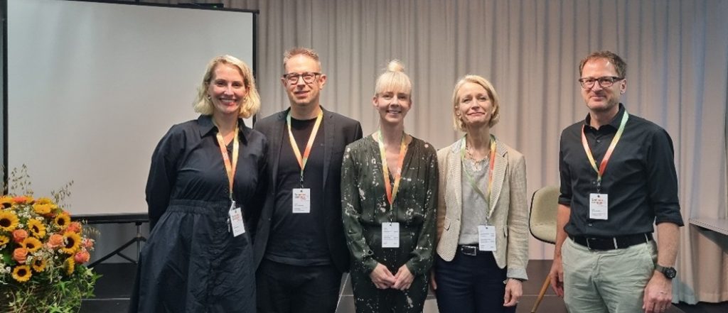 SCHULEkonkret Forum Moderatorin Jana Baumgartner und die Referent*innen Prof. Dr. Franziska Vogt (PH SG) und Prof. Dr. Fabio Sticca (HfH), Prof. Dr. Barbara Fäh und Prof. Isabelle Bischof