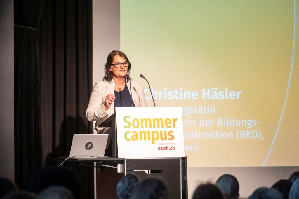 Christine Häsler an der Sommercampus Eröffnungsfeier in Interlaken 2025