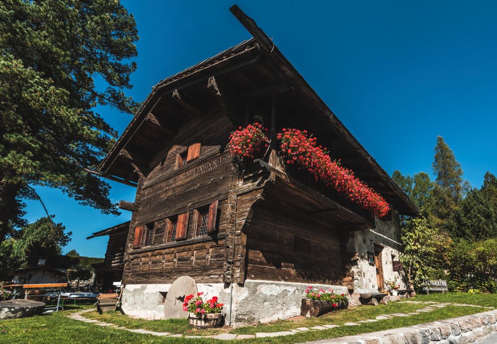 Klosters Nutli Hueschi